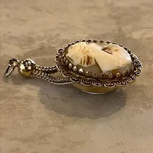 ??? ?????? ????? ??? ????? ????? ??????? The Victoria Pocket Watch – Adorned by Aisha main image 2